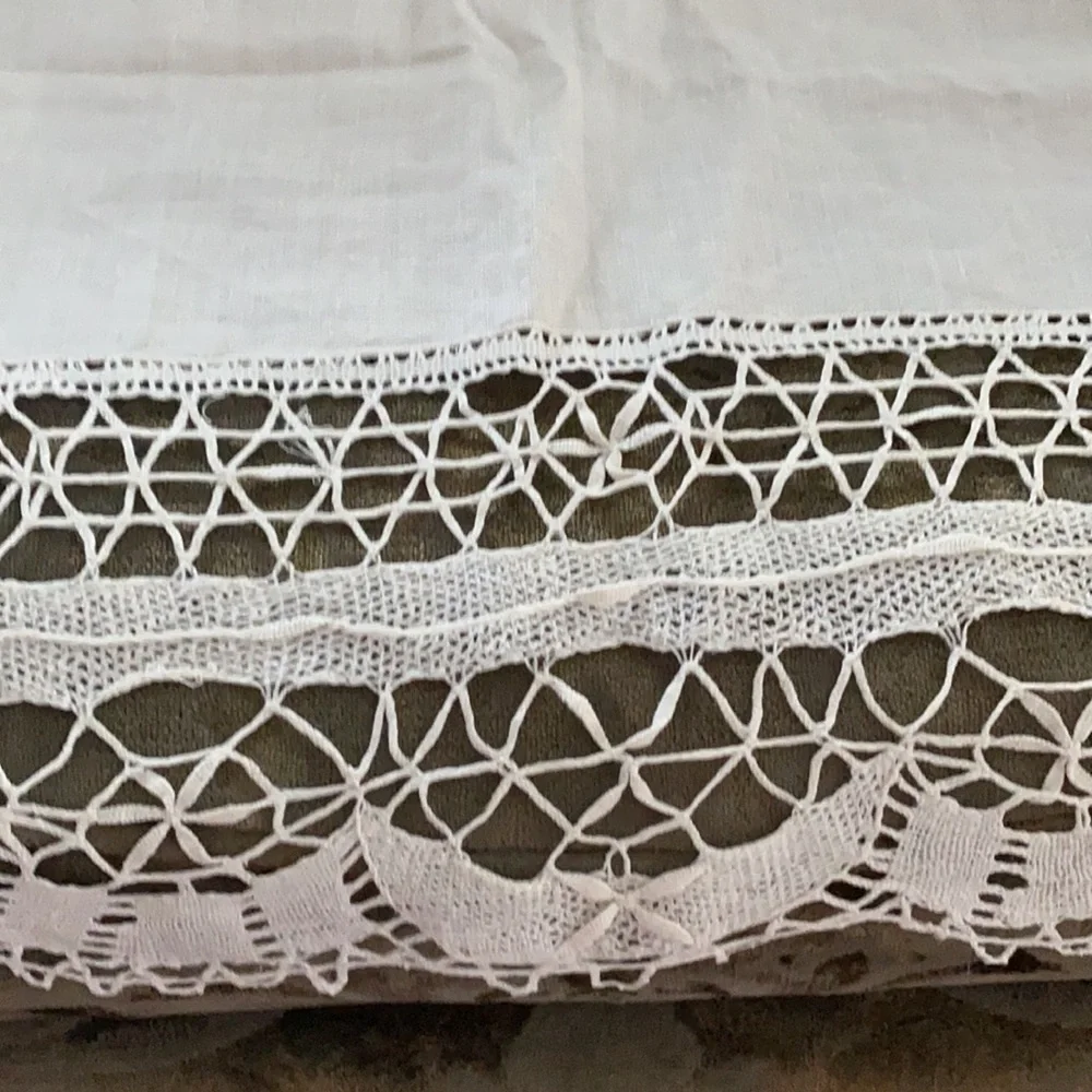 Vintage Cream Linen Tablecloth Heavy Battenberg Lace Inset Scalloped Edge 44x46